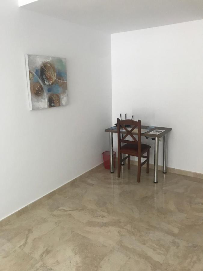 Apartamentos Turisticos Arquimedes Melilla Exterior photo
